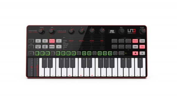 IK Multimedia UNO Synth
