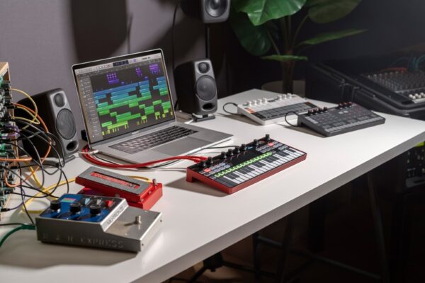 IK Multimedia UNO Synth