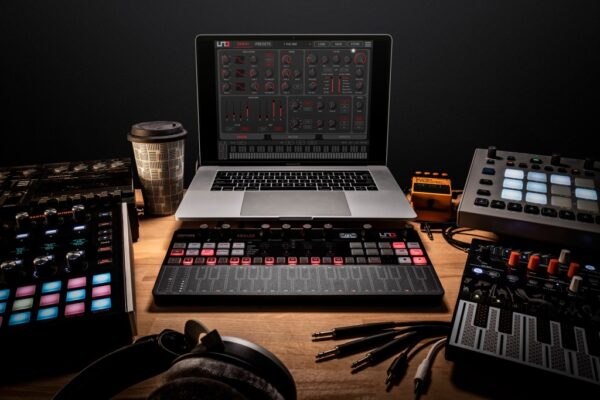 IK Multimedia UNO Synth Pro